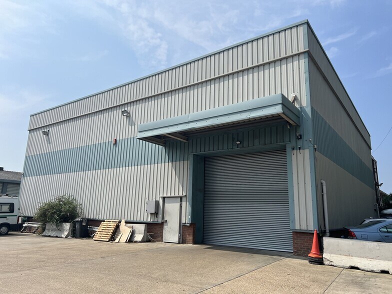 690 London Rd, Grays à louer - Photo de l’immeuble – Image 2 sur 2