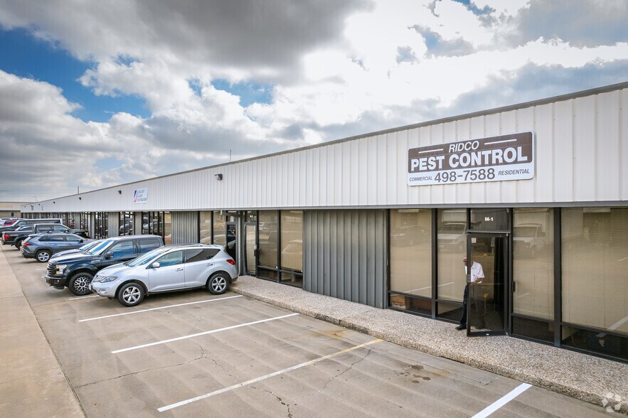 12999-13003 Murphy Rd, Stafford, TX à louer - Photo de l’immeuble – Image 3 sur 8