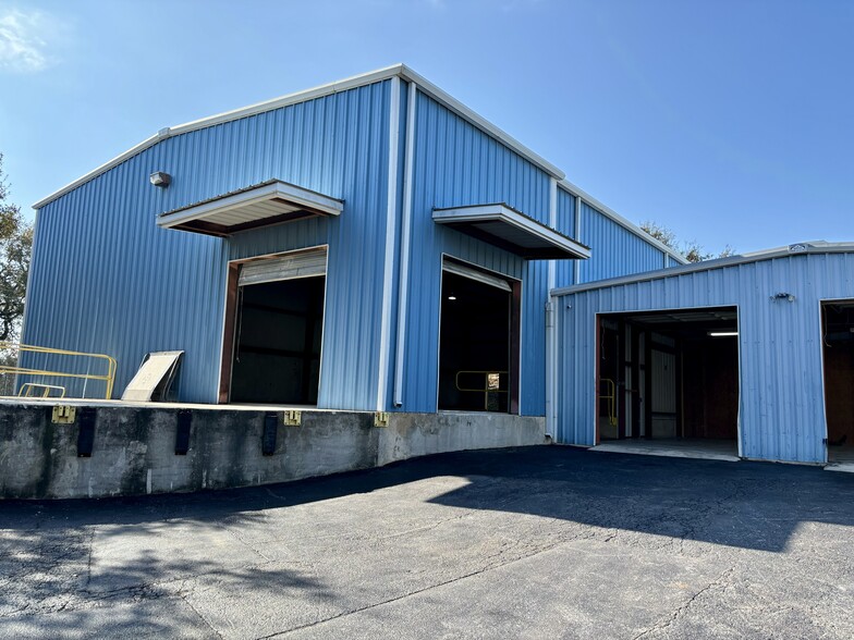 2340 W R Larson Rd, San Antonio, TX à louer - Photo de l’immeuble – Image 2 sur 20