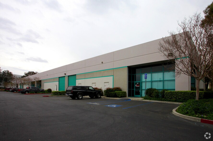 1761 California Ave, Corona, CA à louer - Photo principale – Image 1 sur 6
