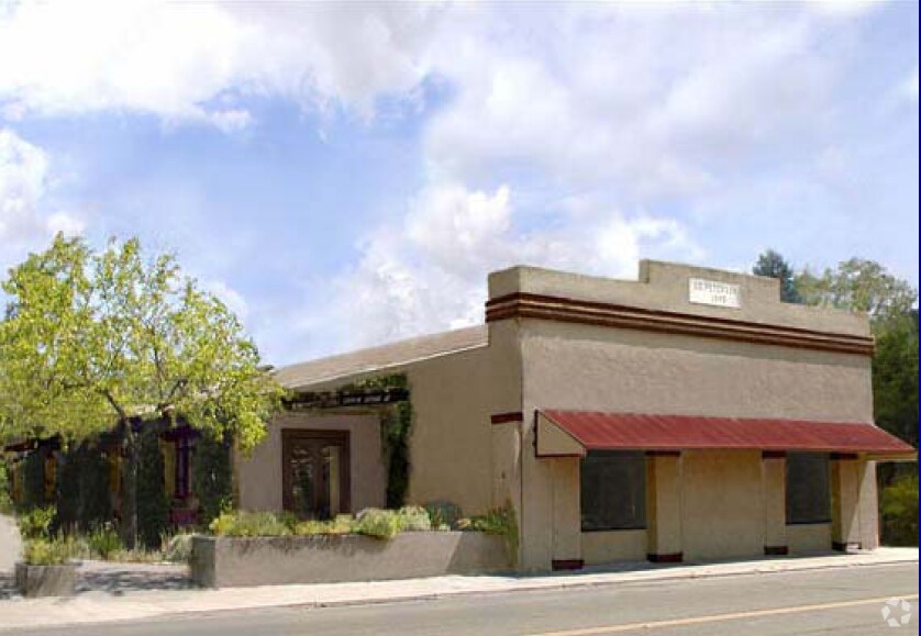 136 W Napa St, Sonoma, CA à louer Photo de l’immeuble– Image 1 sur 3
