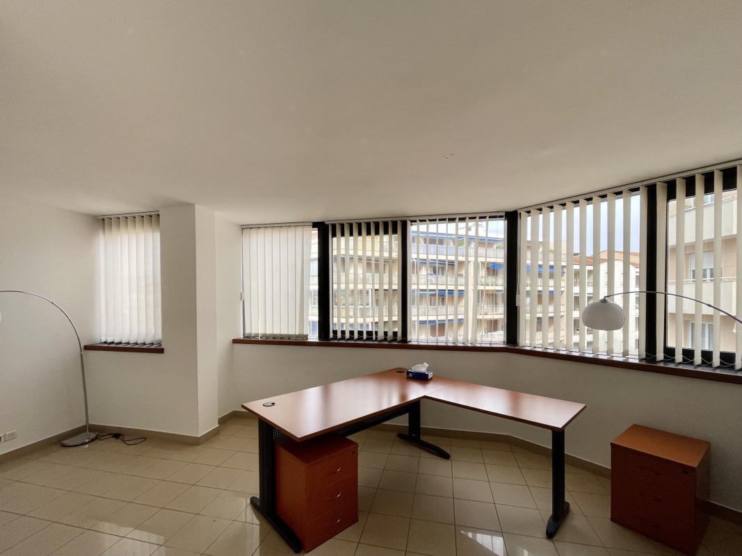 Bureau dans Saint Raphael à vendre Photo de l’immeuble– Image 1 sur 15