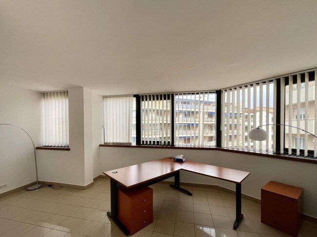 Plus de détails pour Bureau à vendre