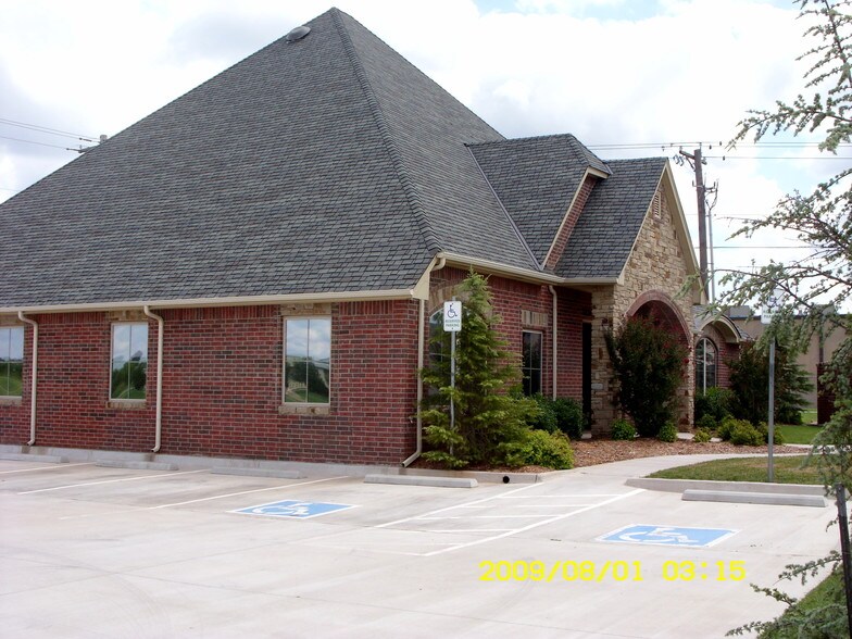 3224 Teakwood Ln, Edmond, OK à vendre - Photo de l’immeuble – Image 3 sur 31