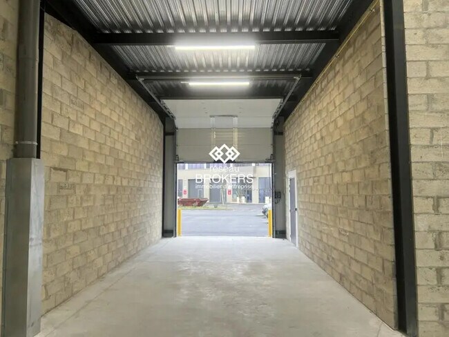 Plus de détails pour Local d'activités à louer