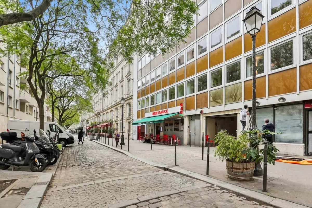 9 Cour Des Petites Ecuries, Paris à louer Photo de l’immeuble– Image 1 sur 15