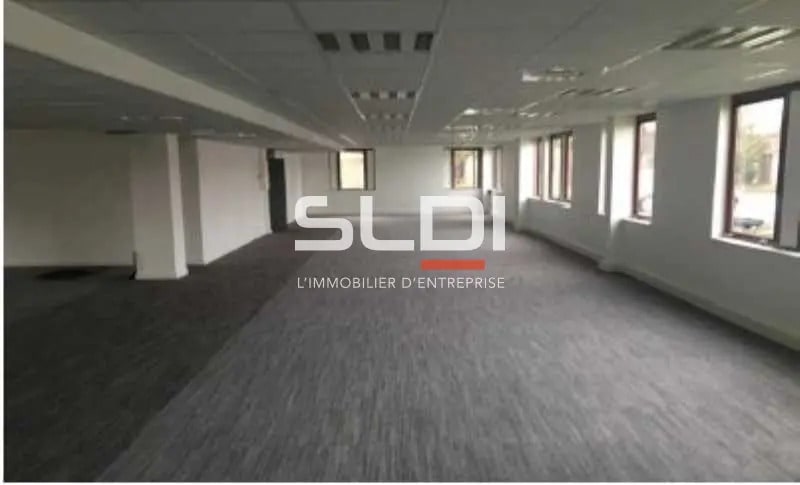 Bureau dans Vénissieux à vendre - Photo de l’immeuble – Image 2 sur 7