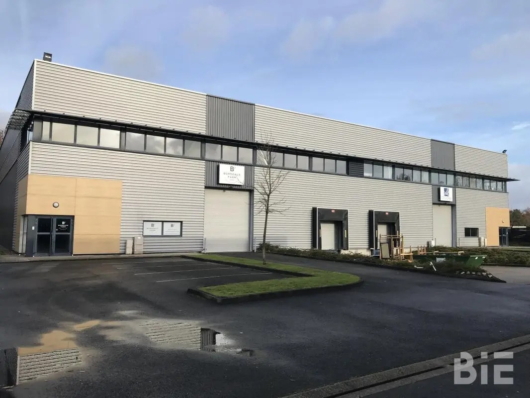 Local d’activités dans SAINT-JEAN-D'ILLAC à louer Photo de l’immeuble– Image 1 sur 6