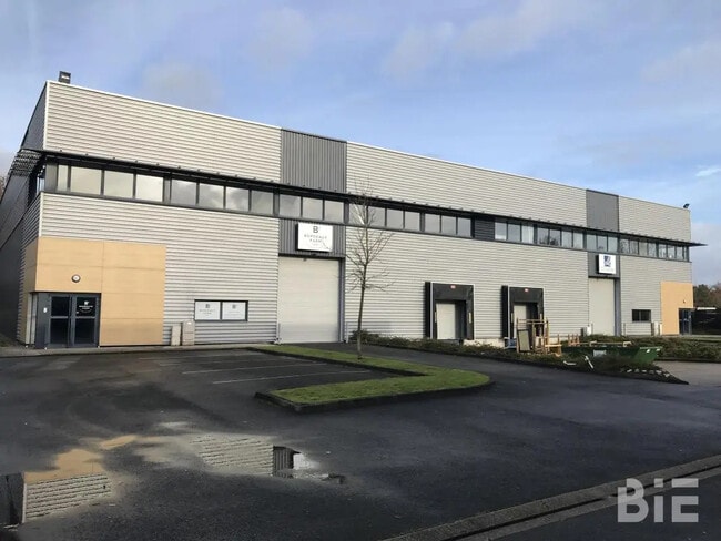 Plus de détails pour Bureau, Local d'activités à louer