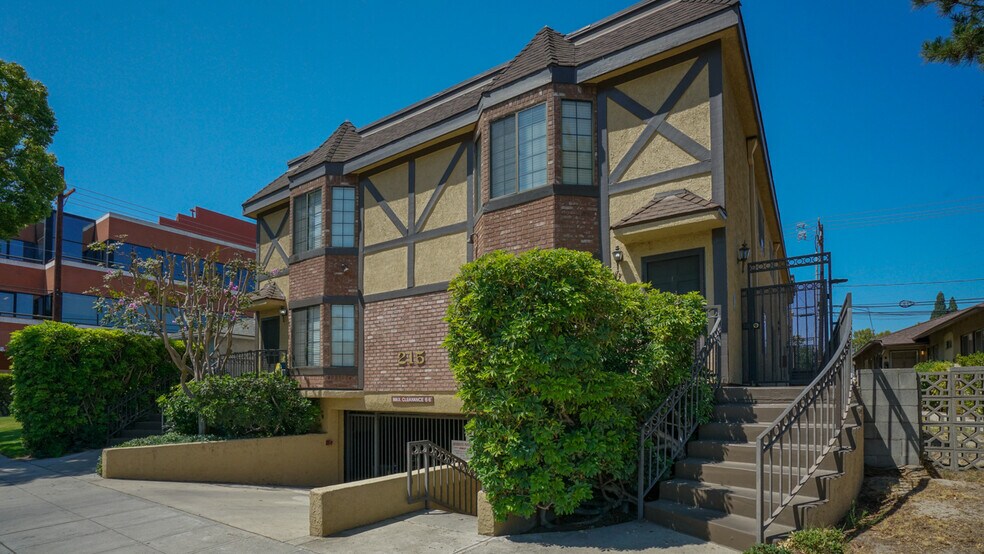 215 N Cordova St, Burbank, CA à vendre - Photo de l’immeuble – Image 2 sur 15