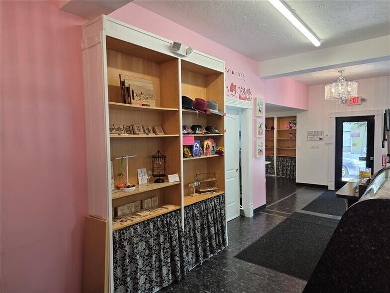 122 S 2nd Ave, Elizabeth, PA à vendre - Photo intérieure – Image 3 sur 16