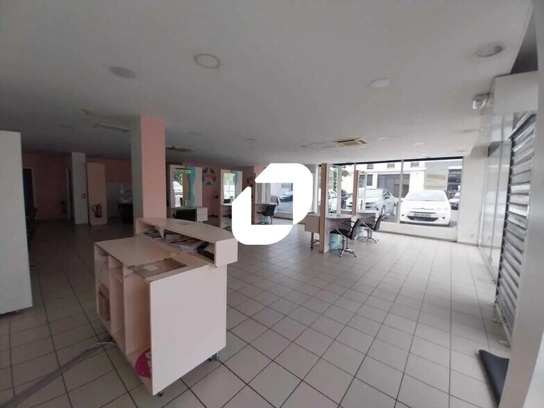 Local commercial dans Saint-Médard-en-Jalles à louer - Photo de l’immeuble – Image 3 sur 6