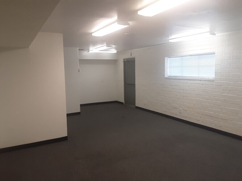 2412 W Greenway Rd, Phoenix, AZ à louer - Photo intérieure – Image 3 sur 12