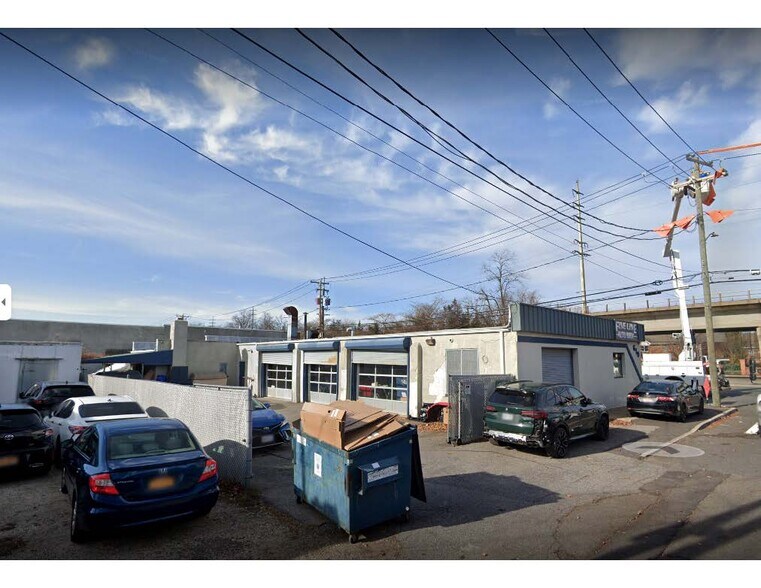 610 Oak St, Copiague, NY à vendre - Photo de l’immeuble – Image 2 sur 5