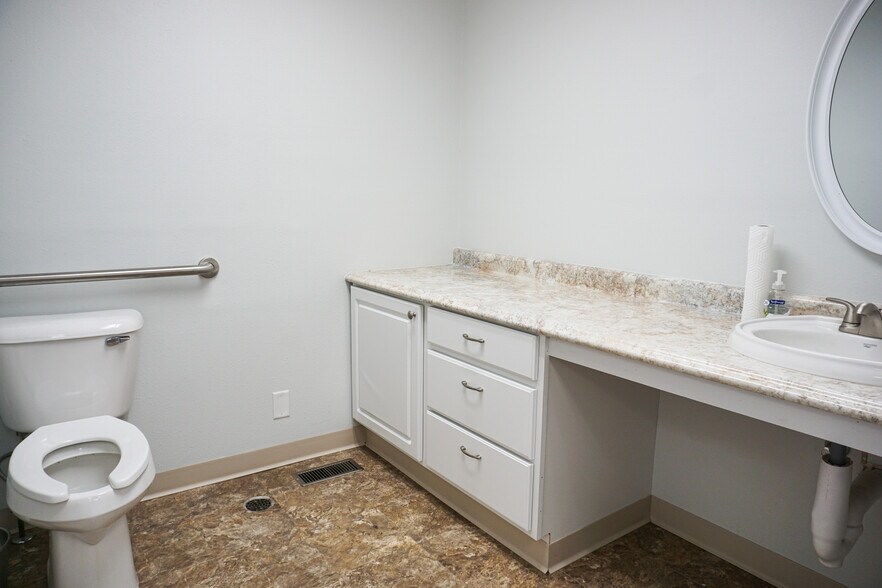 1800 Woodfield Dr, Savoy, IL à louer - Photo intérieure – Image 3 sur 10