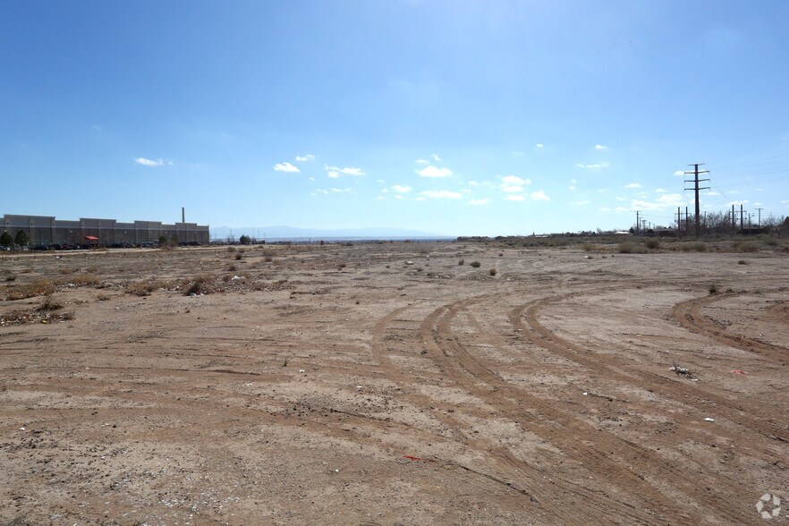 220 Airport Dr NW, Albuquerque, NM à vendre - Photo principale – Image 1 sur 9