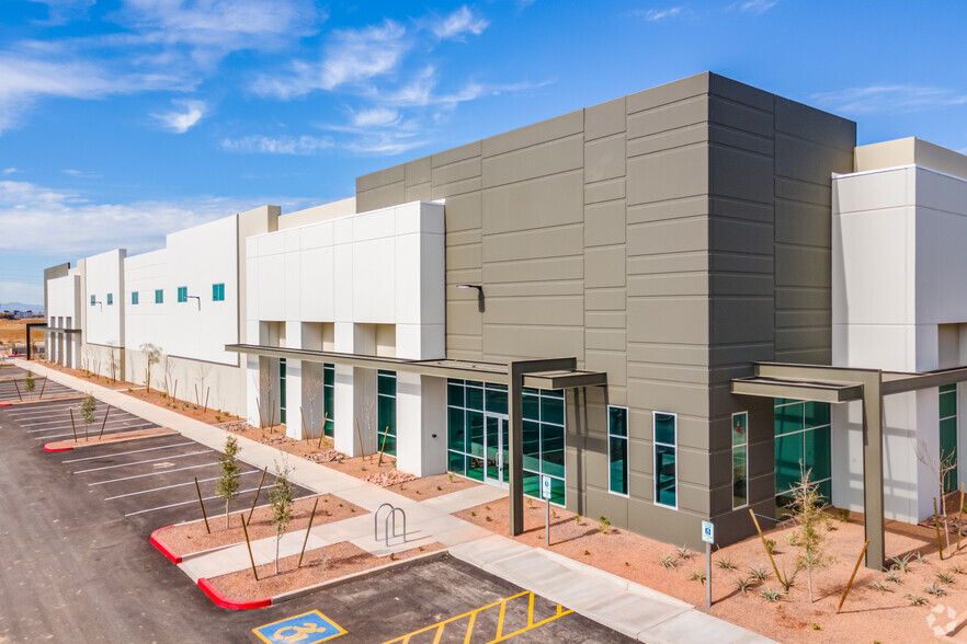 855 N 107th Ave, Avondale, AZ à louer - Photo de l’immeuble – Image 2 sur 8