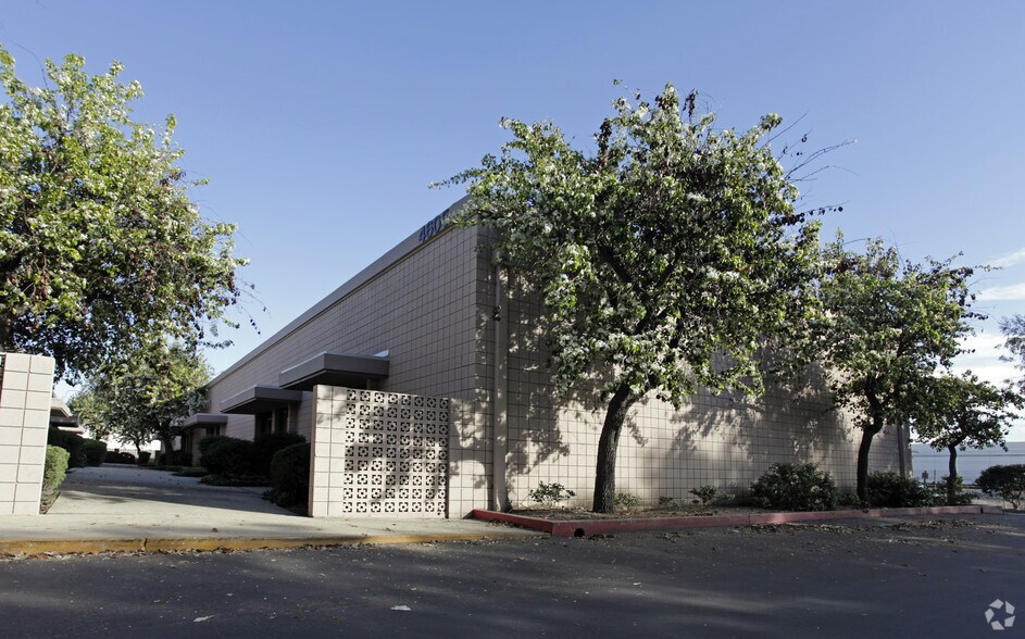 4605 Brooks St, Montclair, CA à vendre - Photo de l’immeuble – Image 2 sur 5