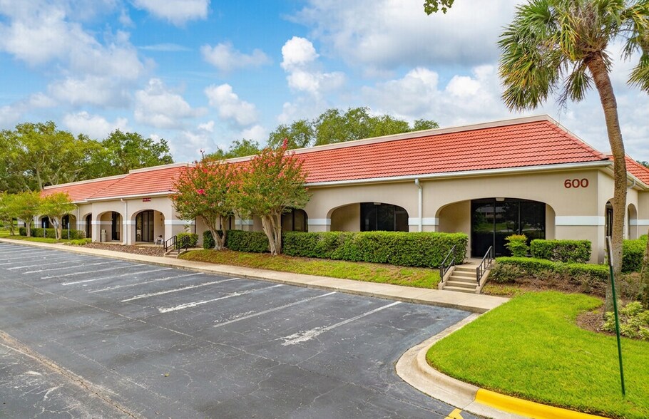 528 Northlake Blvd, Altamonte Springs, FL à louer - Photo de l’immeuble – Image 1 sur 27