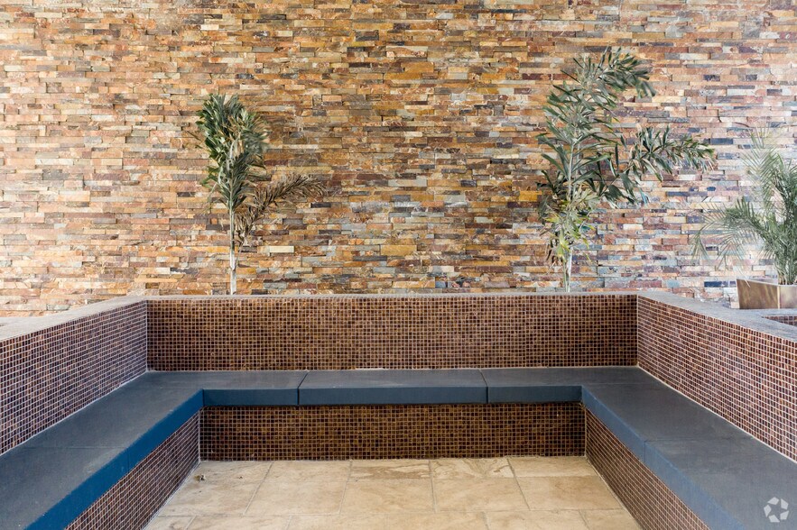 16315 E Whittier Blvd, Whittier, CA à louer - Hall d’entrée – Image 3 sur 14