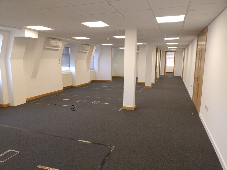 Fretherne Rd, Welwyn Garden City à louer - Photo de l’immeuble – Image 3 sur 4
