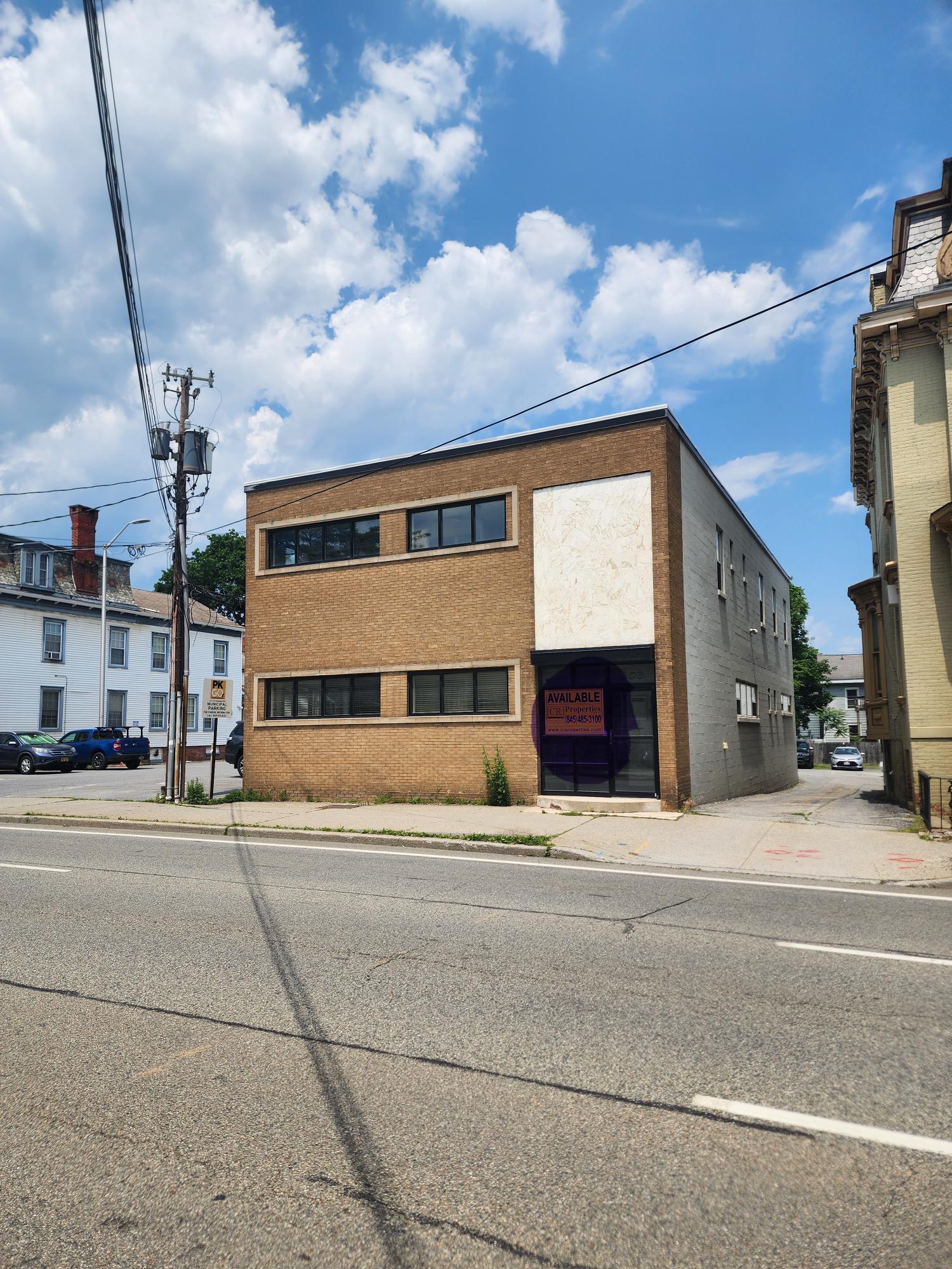 303 Mill St, Poughkeepsie, NY à vendre Photo de l’immeuble– Image 1 sur 9