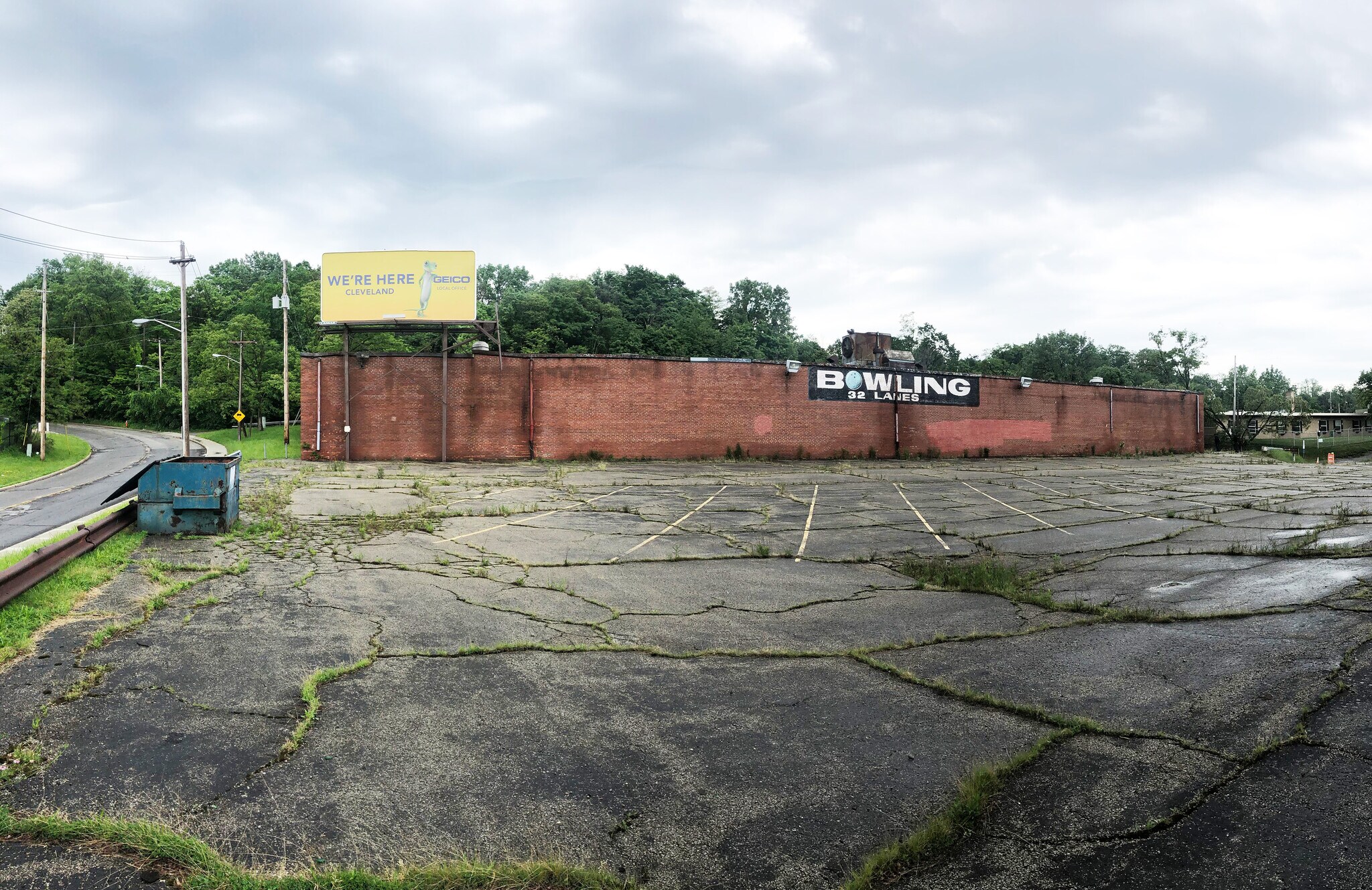 18310 Euclid Ave, Cleveland, OH à vendre Photo principale– Image 1 sur 21