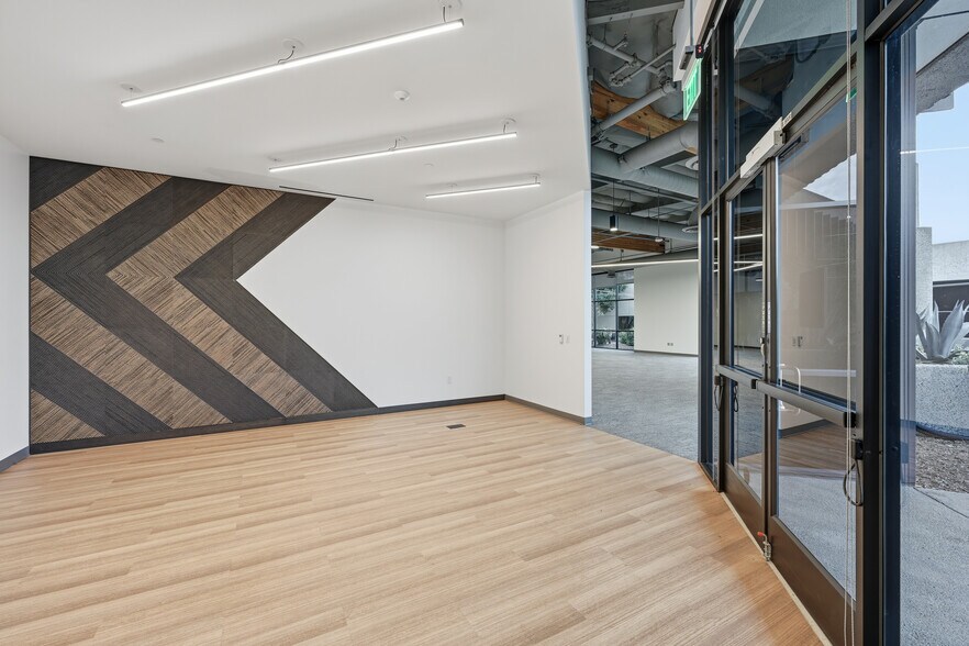6815 Flanders Dr, San Diego, CA à louer - Photo intérieure – Image 3 sur 14