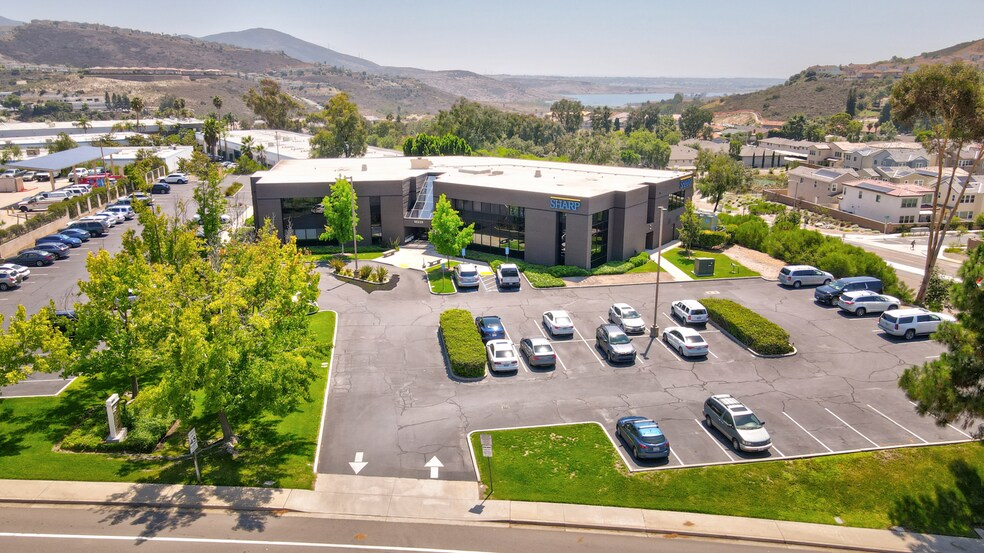 10225 Austin Dr, Spring Valley, CA à louer - Photo de l’immeuble – Image 1 sur 18