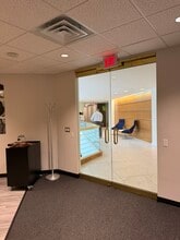 31700 Middlebelt Rd, Farmington Hills, MI à louer Photo intérieure– Image 2 sur 10