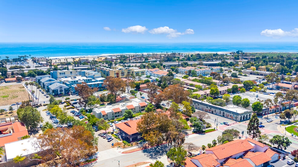 24 E Main St, Ventura, CA à vendre - Aérien – Image 2 sur 10