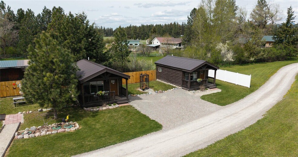 1040 Roost Way, Columbia Falls, MT à vendre - Photo de l’immeuble – Image 2 sur 17