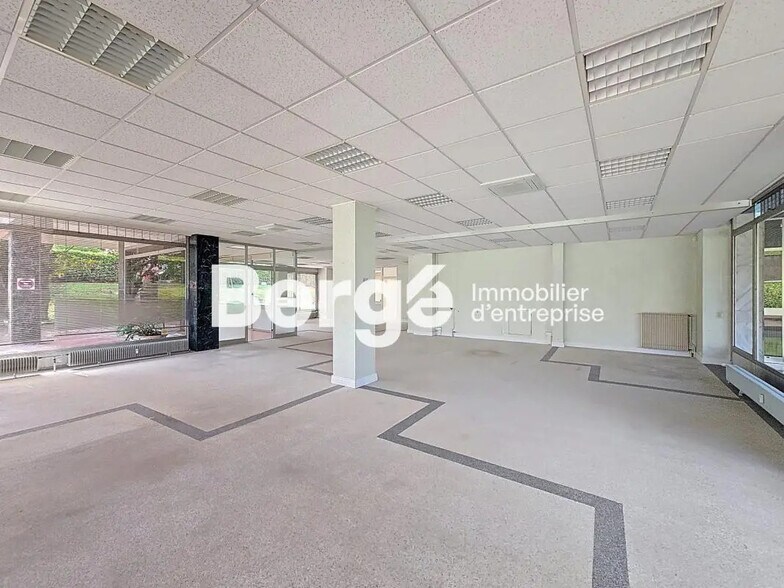 Bureau dans Cannes à louer - Photo de l’immeuble – Image 2 sur 16