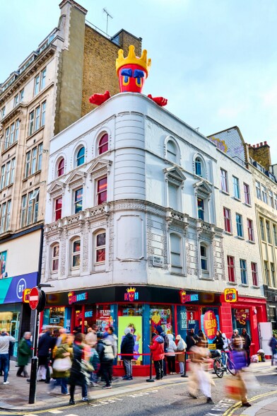 159 Oxford St, Londres à louer - Photo de l’immeuble – Image 1 sur 1