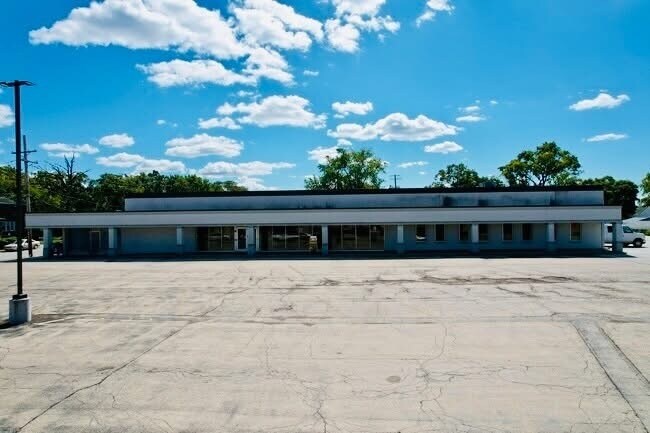7103 W 111th St, Worth, IL à louer - Photo de l’immeuble – Image 2 sur 11