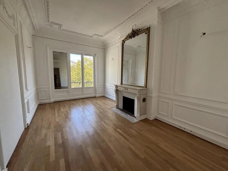 Bureau dans Paris à louer - Photo de l’immeuble – Image 3 sur 8