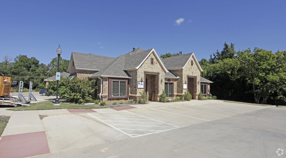 8241 Mid Cities, North Richland Hills, TX à louer - Photo de l’immeuble – Image 2 sur 2