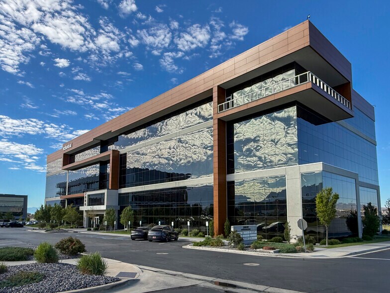 2000 W Ashton Blvd, Lehi, UT à louer - Photo de l’immeuble – Image 1 sur 14