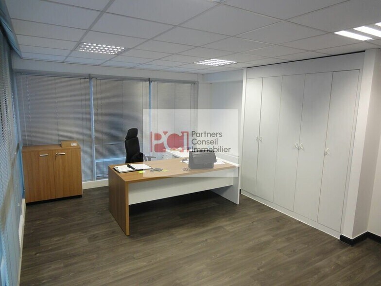 Bureau dans Nîmes à louer - Photo intérieure – Image 3 sur 5