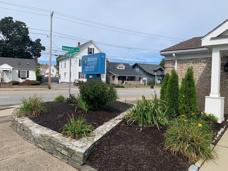 1155 Newport Ave, Pawtucket, RI à vendre - Photo de l’immeuble – Image 3 sur 18