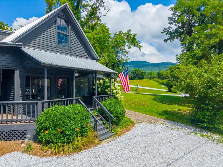 31 Earl St, Clayton, GA à vendre - Photo de l’immeuble – Image 3 sur 51