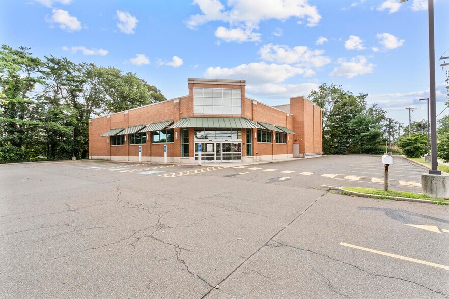 1083 Boston Post Rd, Milford, CT à vendre - Photo de l’immeuble – Image 3 sur 27