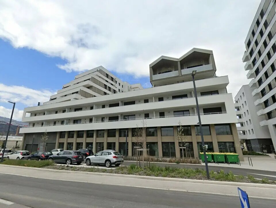 Local commercial dans Le Pont-de-Claix à vendre Photo de l’immeuble– Image 1 sur 3