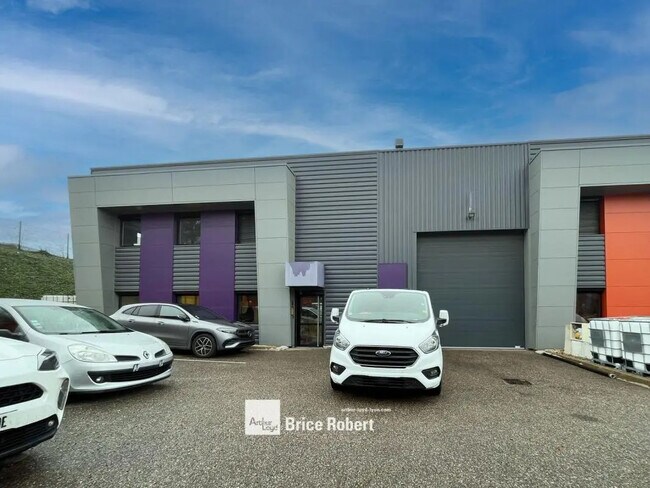 Plus de détails pour 12 Rue Roger Planchon, Vénissieux - Bureau, Local d'activités à louer