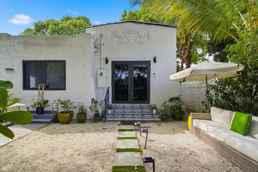 8270-8280 NE 1st Pl, Miami, FL à louer - Photo de l’immeuble – Image 3 sur 32