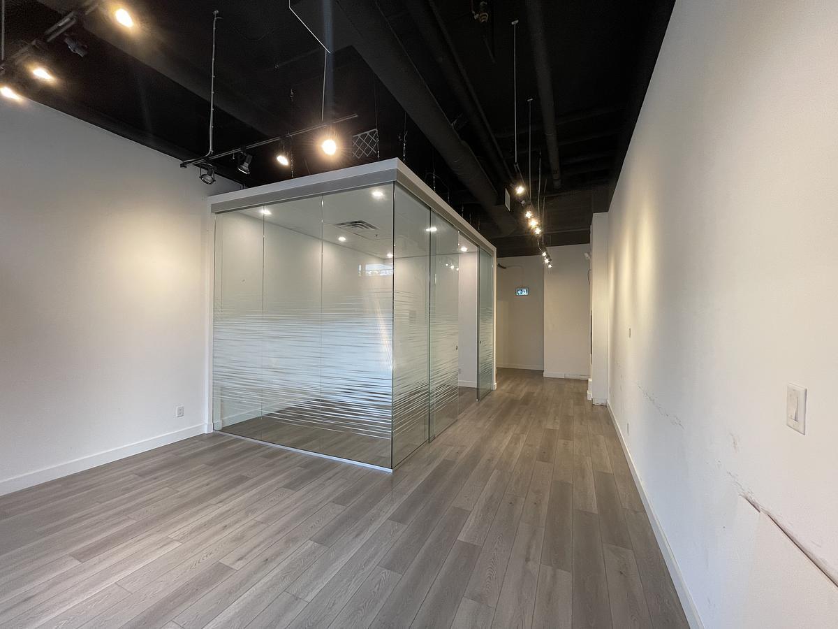 2675-2699 Kingsway, Vancouver, BC à louer Photo intérieure– Image 1 sur 3