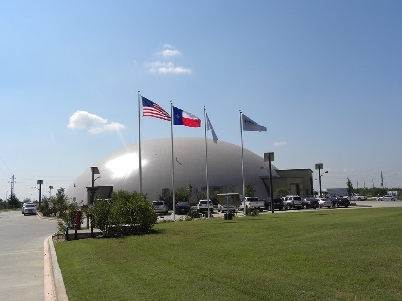 3063 Outlet Center Dr, Sealy, TX à vendre - Photo de l’immeuble – Image 2 sur 45