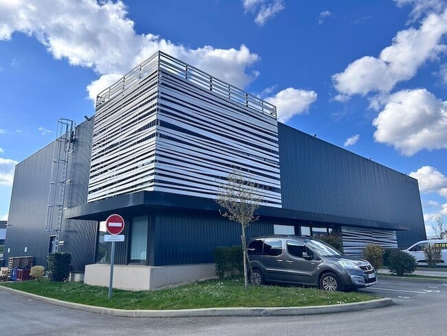 Plus de détails pour Allée Des Douvres, Certines - Local d'activités à louer