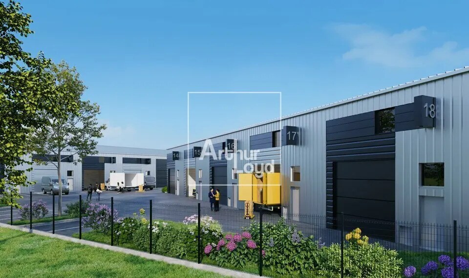 Local d'activités dans Brie-Comte-Robert à vendre - Photo de l’immeuble – Image 1 sur 10