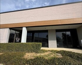 8113 Ridgepoint Dr, Irving, TX à louer Photo de l’immeuble– Image 1 sur 12